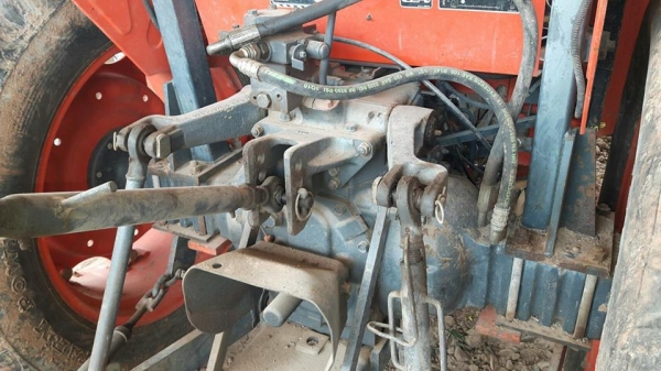 ขายรถไถคูโบต้า M6040 เครื่องแน่น ทะเบียนครบใบดันหน้า ผาน6 ทำงาน6พัน ชม.