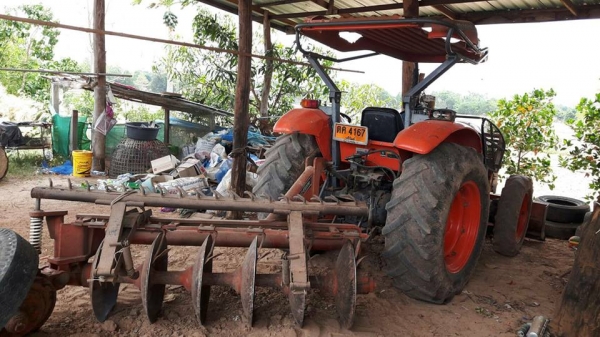 ขายรถไถคูโบต้า M6040 เครื่องแน่น ทะเบียนครบใบดันหน้า ผาน6 ทำงาน6พัน ชม.