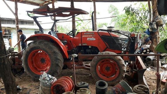 ขายรถไถคูโบต้า M6040 เครื่องแน่น ทะเบียนครบใบดันหน้า ผาน6 ทำงาน6พัน ชม.