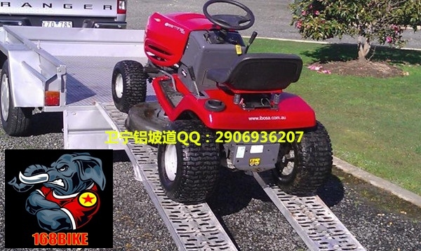 บันไดอลูมิเนียมสำหรับนำมอเตอร์ไซค์ขึ้นรถกระบะเพื่อขนย้าย2,500บ.