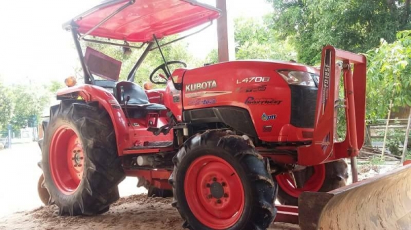 ขายรถไถ L4708 สภาพสวยทำงาน1พัน ชม.อุปกรณ์ใบดันหน้า ผานหลัง เอกสารเล่มทะเบียนครบ