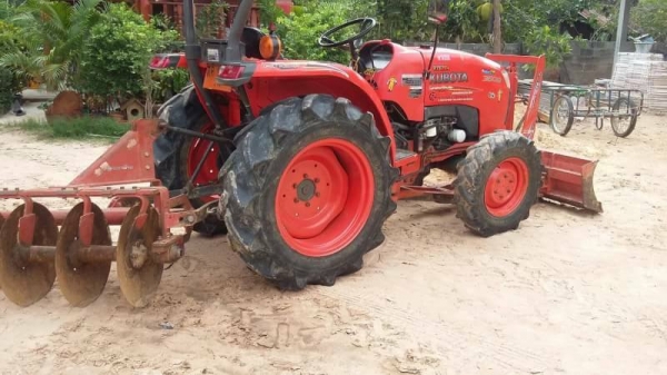 ขายรถไถ L4708 สภาพสวยทำงาน1พัน ชม.อุปกรณ์ใบดันหน้า ผานหลัง เอกสารเล่มทะเบียนครบ