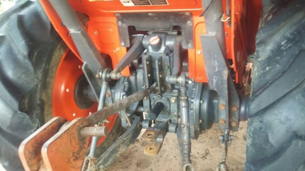 ขายรถไถ L4708 สภาพสวยทำงาน1พัน ชม.อุปกรณ์ใบดันหน้า ผานหลัง เอกสารเล่มทะเบียนครบ