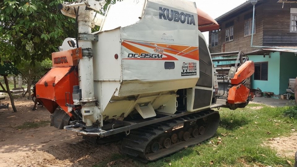 ขายรถเกี่ยวข้าวคูโบต้า95GMพลัสปี55 ทำงาน1621 ชม. พร้อมรถลากสาลี่เทรลเลอร์ เอกสารเล่มทะเบียนครบ