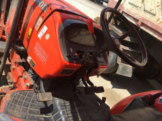 รถไถ KUBOTA 7040  ,  2 เพลา.  ,  ( รถทำงาน 8,xxx ชม. )       สนใจติดต่อ  081 - 6079515