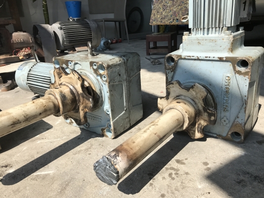 ( เหลือ 2ตัวครับ )ขายมอเตอร์เกียร์เพลาสวม Hyponic drive Sumitomo 2HP. 380V อัตราทด 1:100 มีระบบเบรคในตัว สภาพสวยมาก วิ่งนิ่มเดิมๆ พร้อมใช้งาน มี 3ชุดครับ ( เหลือ 2ตัวครับ )ขายมอเตอร์เกียร์เพลาสวม Hyponic drive Sumitomo 2HP. 380V อัตราทด 1:100 มีระบบเบรคในตัว สภาพสวยมาก วิ่งนิ่มเดิมๆ พร้อมใช้งาน มี 3ชุดครับ