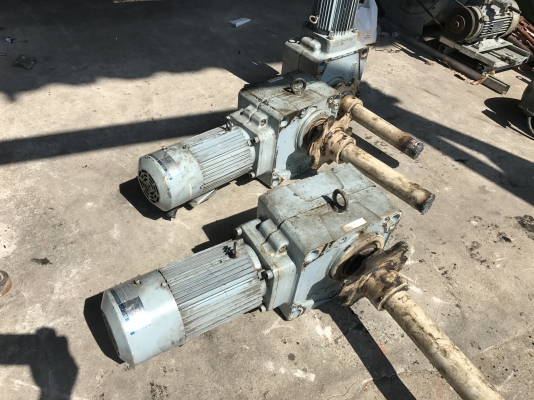 ( เหลือ 2ตัวครับ )ขายมอเตอร์เกียร์เพลาสวม Hyponic drive Sumitomo 2HP. 380V อัตราทด 1:100 มีระบบเบรคในตัว สภาพสวยมาก วิ่งนิ่มเดิมๆ พร้อมใช้งาน มี 3ชุดครับ ( เหลือ 2ตัวครับ )ขายมอเตอร์เกียร์เพลาสวม Hyponic drive Sumitomo 2HP. 380V อัตราทด 1:100 มีระบบเบรคในตัว สภาพสวยมาก วิ่งนิ่มเดิมๆ พร้อมใช้งาน มี 3ชุดครับ