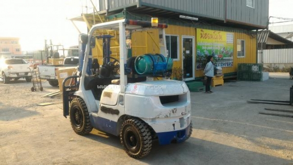 รถยก รหัสสินค้า 81004705 TOYOTA รุ่น 02-7FG28 ติดต่อ 081-8283376  www.nihonmono.com