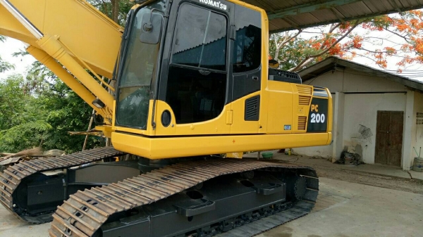 ขายด่วน!! Komatsu PC200-8 MO สภาพสวยค่ะ