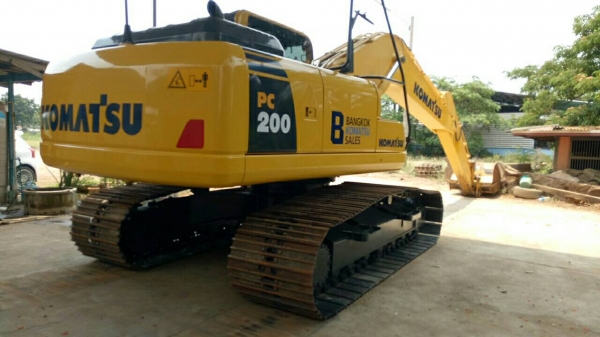 ขายด่วน!! Komatsu PC200-8 MO สภาพสวยค่ะ