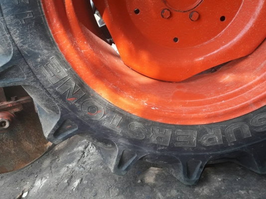 รถไถ 36 แรงปี  53 อุปกร 2 อย่าง   ซ. ม  2000   นิด ฯฯ  ราคาเบาฯฯ  255000  บาท  วันทูคอล 098 668-3479 dtac 094 283-9369 สิทธิ์ คับ