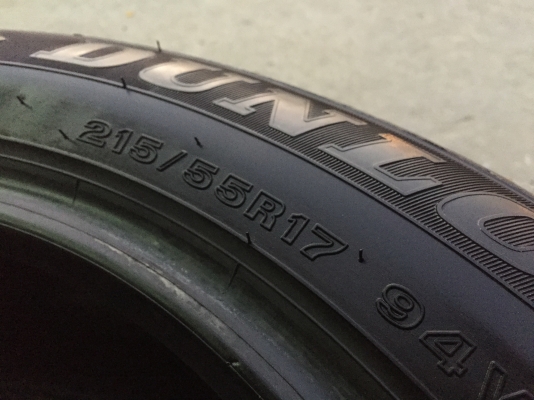 ยาง Dunlop 215-55-17 ปี 15 ครบชุด 4 เส้น 5000  สภาพสวยๆไม่มีปะไม่บวมไม่กินข้าง  ดอกยางเหลือเยอะเอาไปวิ่งกันใด้อีกยาวค่ะ