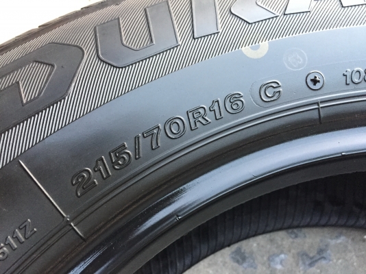 ยาง Bridgstone 215-70-16 ปี 15 ครบชุด 4 เส้น 5900  สวยๆไม่บวมไม่กินข้างดอกยางเหลือเยอะเอาไปวิ่งกันใด้อีกยาวค่ะ