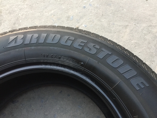 ยาง Bridgstone 215-70-16 ปี 15 ครบชุด 4 เส้น 5900  สวยๆไม่บวมไม่กินข้างดอกยางเหลือเยอะเอาไปวิ่งกันใด้อีกยาวค่ะ
