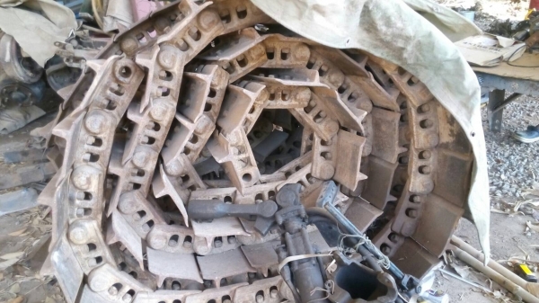 ขายโซ่พร้อมแผ่น รถแทรกเตอร์ D-5 และ D-50 ตีนไก่แผ่นยาว 50 ซม.สภาพสวยมาก ตามรูปครับ