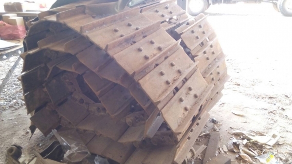 ขายโซ่พร้อมแผ่น รถแทรกเตอร์ D-5 และ D-50 ตีนไก่แผ่นยาว 50 ซม.สภาพสวยมาก ตามรูปครับ