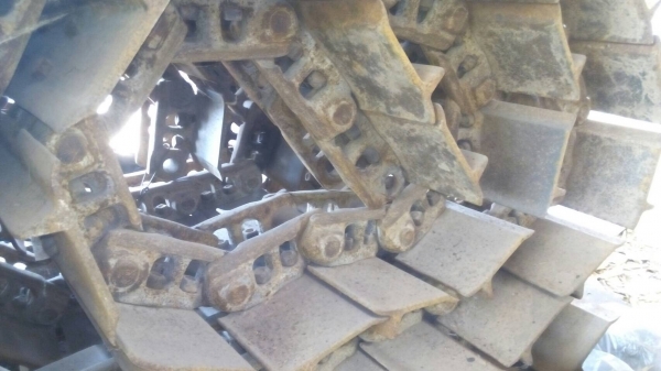 ขายโซ่พร้อมแผ่น รถแทรกเตอร์ D-5 และ D-50 ตีนไก่แผ่นยาว 50 ซม.สภาพสวยมาก ตามรูปครับ