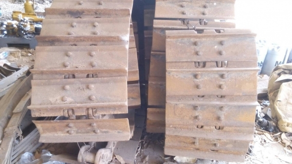 ขายโซ่พร้อมแผ่น รถแทรกเตอร์ D-5 และ D-50 ตีนไก่แผ่นยาว 50 ซม.สภาพสวยมาก ตามรูปครับ