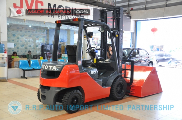 ขายรถโฟล์คลิฟท์มือสอง TOYOTA รุ่น 8FD20-12626 นำเข้าจากประเทศญี่ปุ่น 100\% ไม่เคยใช้งานในไทย