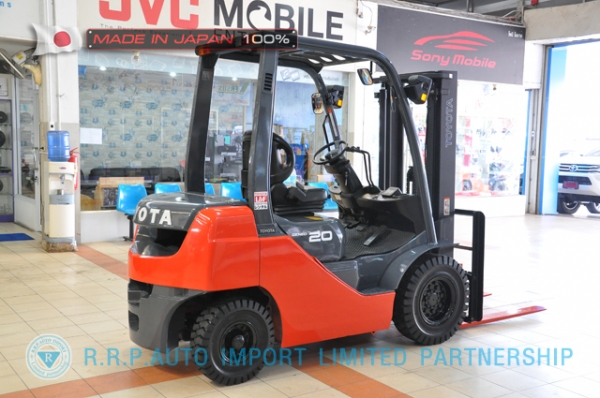 ขายรถโฟล์คลิฟท์มือสอง TOYOTA รุ่น 8FD20-12626 นำเข้าจากประเทศญี่ปุ่น 100\% ไม่เคยใช้งานในไทย