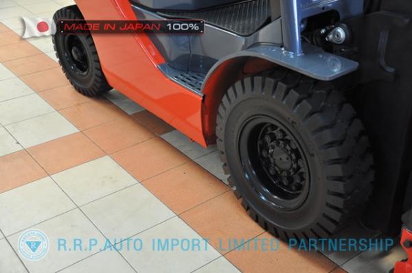 ขายรถโฟล์คลิฟท์มือสอง TOYOTA รุ่น 8FD20-12626 นำเข้าจากประเทศญี่ปุ่น 100\% ไม่เคยใช้งานในไทย