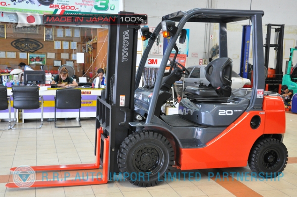 ขายรถโฟล์คลิฟท์มือสอง TOYOTA รุ่น 8FD20-12626 นำเข้าจากประเทศญี่ปุ่น 100\% ไม่เคยใช้งานในไทย