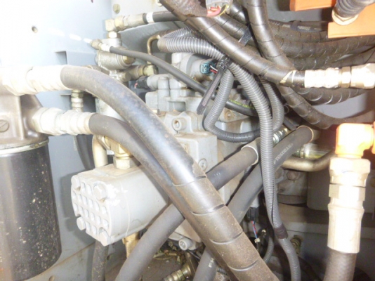 Hitachi ZX130K เก่าญี่ปุ่น ใบแทรค60ซม. มีไลน์หัวกระแทก