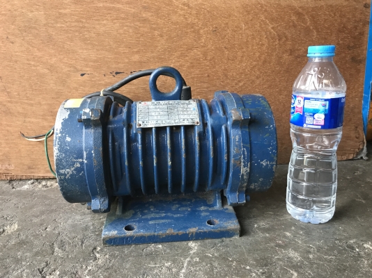 ขายมอเตอร์สั่น-เขย่า Tokyo Vibrating 0.5HP. 380V made in Japan สภาพสวยเดิมๆ วิ่งนิ่ม สั่นแรง พร้อมใช้งาน