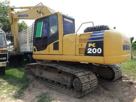 KOMATSU PC 200-8
