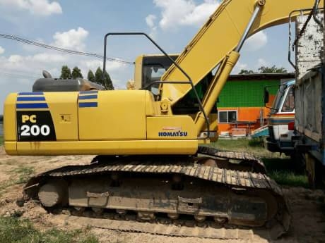 KOMATSU PC 200-8