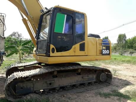KOMATSU PC 200-8