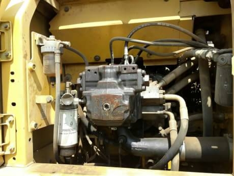 KOMATSU PC 200-8