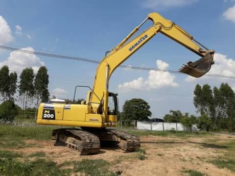 KOMATSU PC 200-8