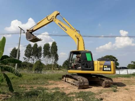 KOMATSU PC 200-8