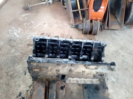 ขายเสื้อสูบรถแมคโค PC-200-5 และ PC-120-5 สภาพสวย 6-D-95-L และ 4-D-95-L   ไม่มีรอยแตกร้าว ขายไม่แพงครับ