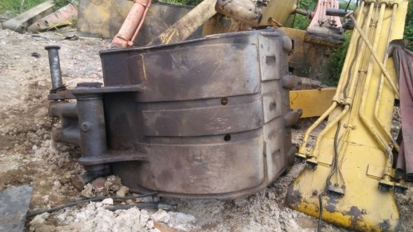 ขายบุ้งกี้เก่าติดรถ  รุ่น-200  2 ลูก  รุ่น-315  1 ลูก ขายตามสภาพ ขายไม่แพงครับ