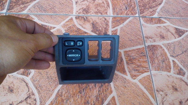 กรอบ สวิตช์ปรับกระจกToyota SIENTA