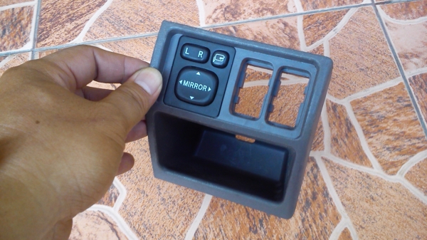 กรอบ สวิตช์ปรับกระจกToyota SIENTA กรอบ สวิตช์ปรับกระจกToyota SIENTA