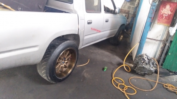 รดราคาขายแม็ก ce 28 ขอบ18 5รู114 พร้อมยาง หน้ายางNANKAMG235/55R18 หลังยางNITTO