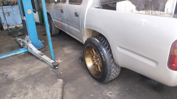 รดราคาขายแม็ก ce 28 ขอบ18 5รู114 พร้อมยาง หน้ายางNANKAMG235/55R18 หลังยางNITTO