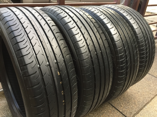 ยาง Dunlop 225 60 18 กลางปี15 ดอกเต็ม เนื้อนิ่มๆ ใช้ยาว ราคาไม่แพง ยาง Dunlop 225 60 18 กลางปี15 ดอกเต็ม เนื้อนิ่มๆ ใช้ยาว ราคาไม่แพง