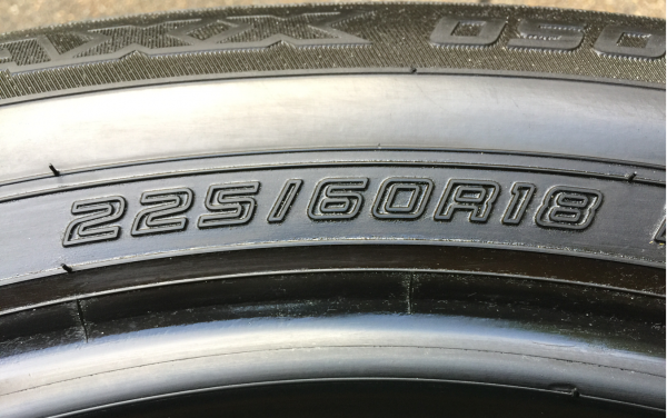 ยาง Dunlop 225 60 18 กลางปี15 ดอกเต็ม เนื้อนิ่มๆ ใช้ยาว ราคาไม่แพง ยาง Dunlop 225 60 18 กลางปี15 ดอกเต็ม เนื้อนิ่มๆ ใช้ยาว ราคาไม่แพง