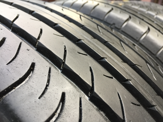 ยาง Dunlop 225 60 18 กลางปี15 ดอกเต็ม เนื้อนิ่มๆ ใช้ยาว ราคาไม่แพง ยาง Dunlop 225 60 18 กลางปี15 ดอกเต็ม เนื้อนิ่มๆ ใช้ยาว ราคาไม่แพง