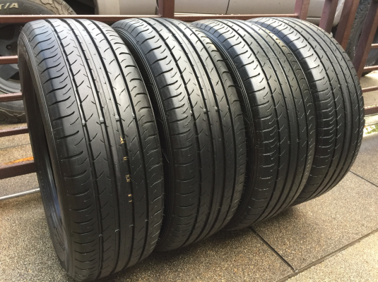 ยาง Dunlop 225 60 18 กลางปี15 ดอกเต็ม เนื้อนิ่มๆ ใช้ยาว ราคาไม่แพง ยาง Dunlop 225 60 18 กลางปี15 ดอกเต็ม เนื้อนิ่มๆ ใช้ยาว ราคาไม่แพง