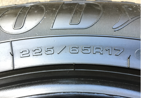 ยาง Goodyear 225 65 17 ปลายปี15 ดอกเต็ม เนื้อนิ่มๆ ใช้ยาว ราคาไม่แพง ยาง Goodyear 225 65 17 ปลายปี15 ดอกเต็ม เนื้อนิ่มๆ ใช้ยาว ราคาไม่แพง