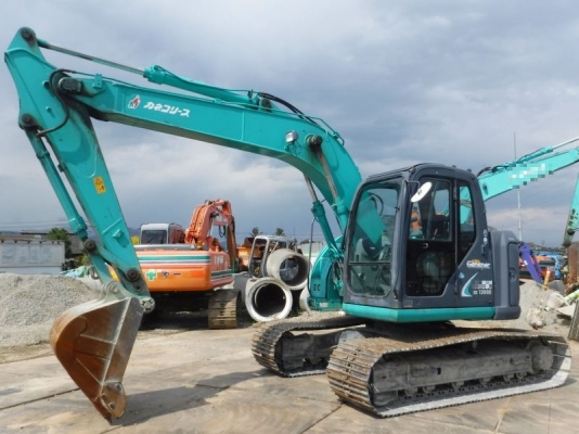 ขายรถขุดนำเข้าจากประเทศญี่ปุ่น kobelco sk135yy05 รุ่น8 แทรก 70 cm รถสวยเดิมๆ สนใจติดต่อสอบถาม 092-3309229 อีด
