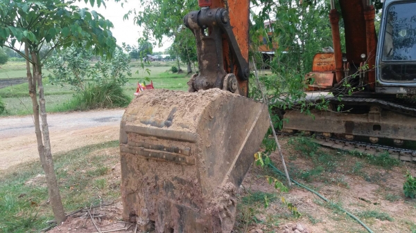 ขายรถแบคโฮ HITACHI EX200-2 ระบบไฟเต็ม ราคา 420000