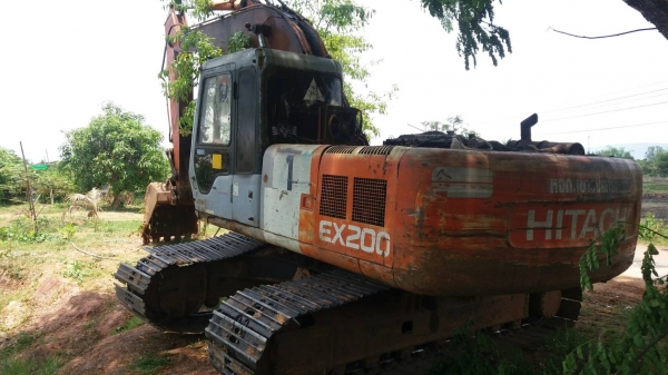 ขายรถแบคโฮ HITACHI EX200-2 ระบบไฟเต็ม ราคา 420000