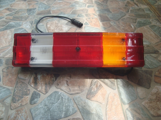 ขายชุดไฟท้าย ใช้กับรถ BENZ หัวลาก รุ่น 2024