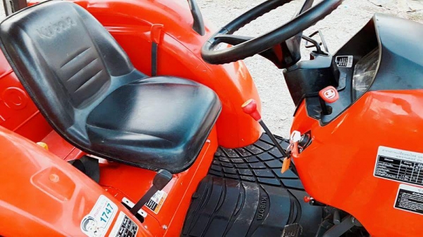 KUBOTA L5018 VT (4WD) 2 เพลา สภาพใหม่สวย ชั่วโมงใช้ งานน้อย สีเดิมทั้งคัน พร้อมชุดใบมีดดันหน้า ผาน DH245-6F KUBOTA L5018 VT (4WD) 2 เพลา สภาพใหม่สวย ชั่วโมงใช้ งานน้อย สีเดิมทั้งคัน พร้อมชุดใบมีดดันหน้า ผาน DH245-6F